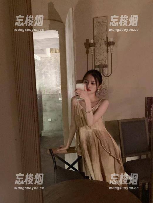 想知道谁和谁闹翻了？来17c吃瓜app，瓜圈新鲜直送！