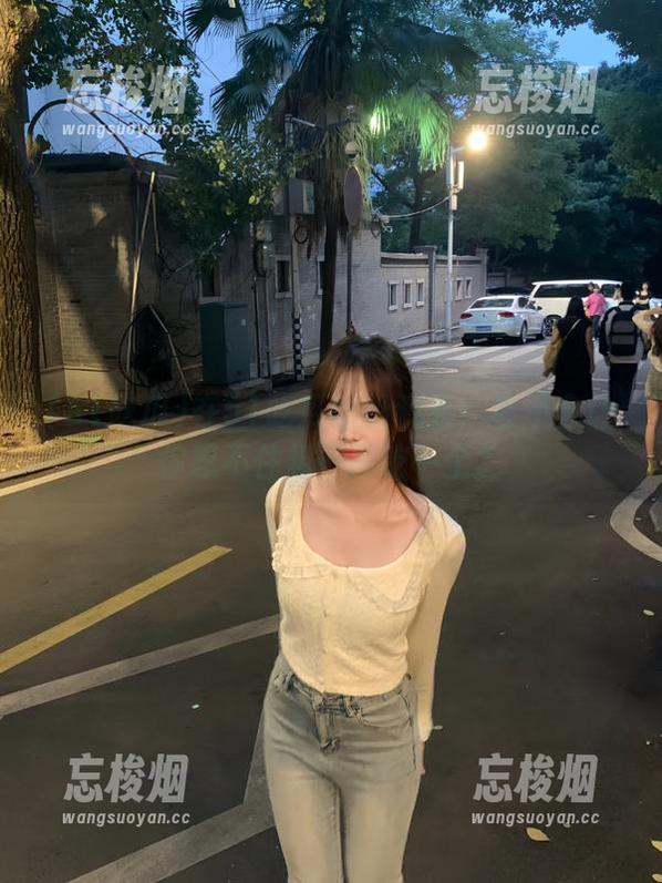 51吃瓜 在51吃瓜网址观看:会不会让你忍不住想…再吃一个?
