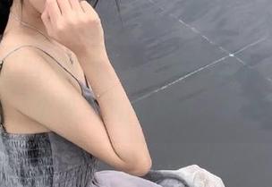 收藏了“91吃瓜网”，就是为了做一个快乐的围观者，顺便养眼。