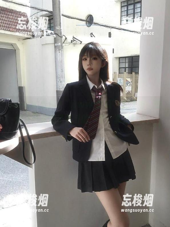 www.吃瓜 “www.吃瓜”入口处,感觉自己也成了八卦的一员,真是妙啊!