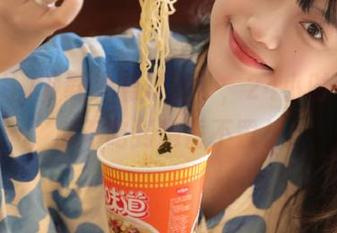 下载“黑料社”，24小时不打烊，瓜不吃到饱誓不罢休！